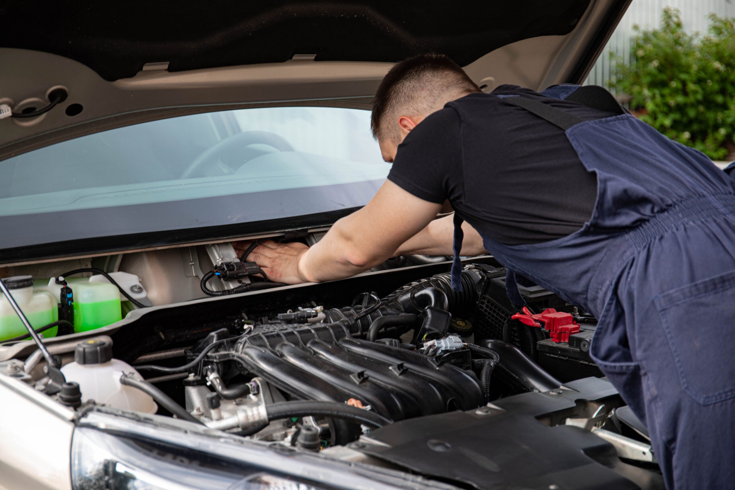 A mobile app for reporting car damage and being assigned to the nearest garage in Europe